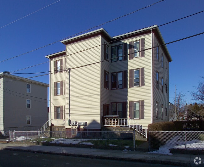 Building Photo - 70 Plain St