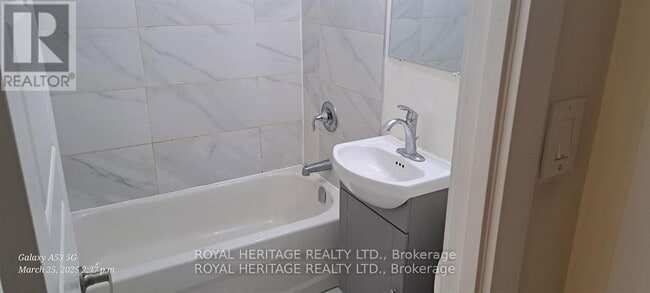 Photo du bâtiment - 945-945 Simcoe St N