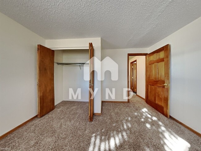 Building Photo - 4 br, 2 bath House - 775 S Braun St