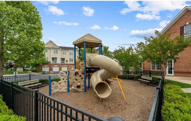 Building Photo - 23255 Milltown Knoll Sq