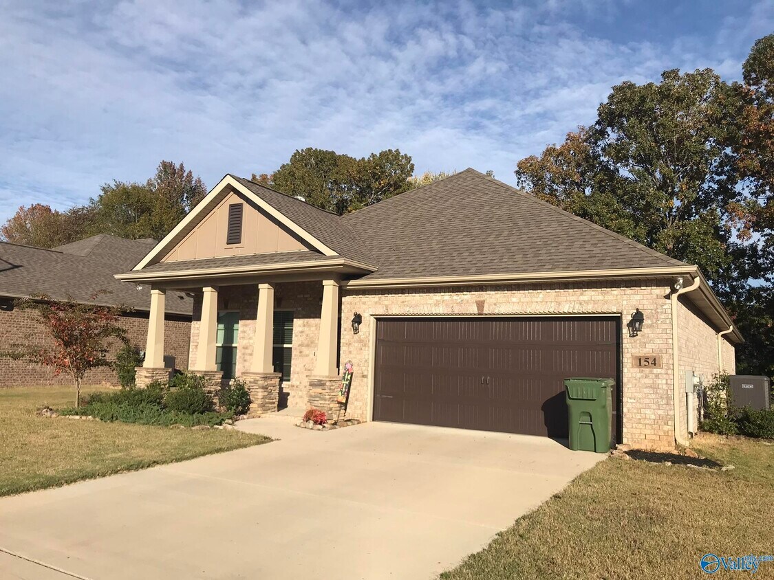 Primary Photo - 154 Summer Pointe Ln