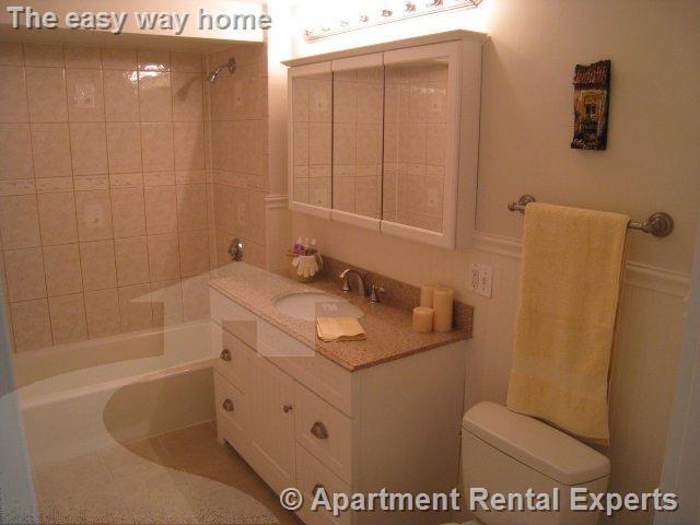 Building Photo - 10 Evergreen Ave