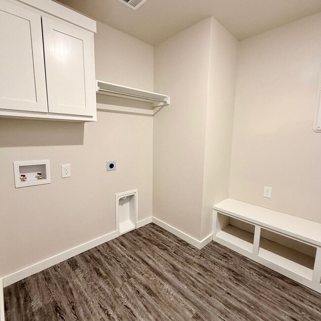 Foto del edificio - 1/2 Off First Months Rent! - 3 Bedroom 2 Bath Home Available Now In Elm Meadows!