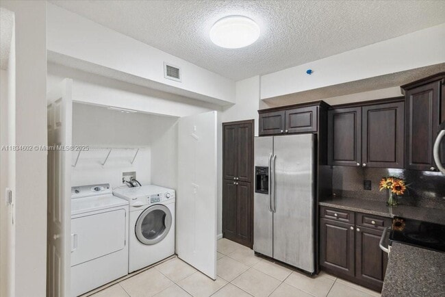 Building Photo - 6952 SW 39th St