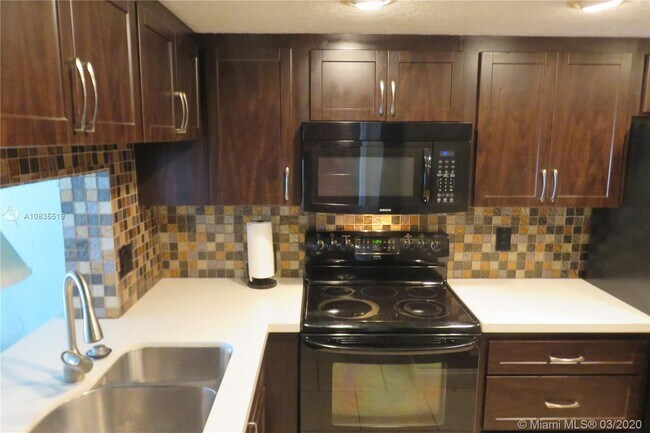 Building Photo - 7460  Woodmont  102 Tamarac Fl 33321