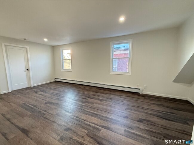 Building Photo - 53 Mahl Ave