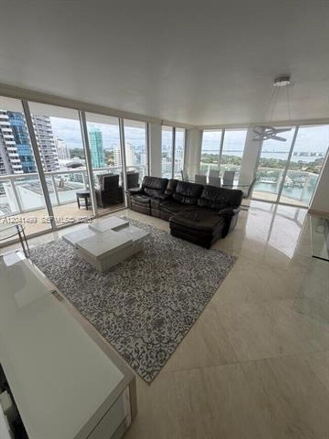 Foto del edificio - 6365 Collins Ave
