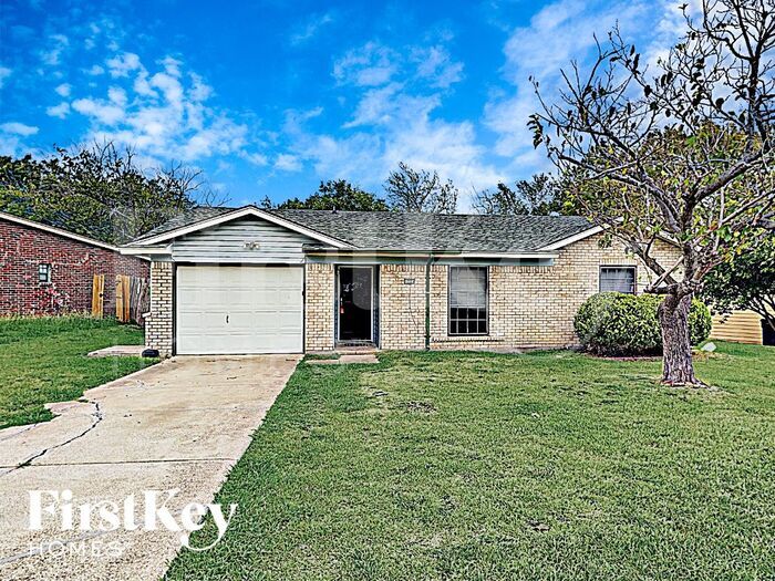 Primary Photo - 1225 Cove Dr