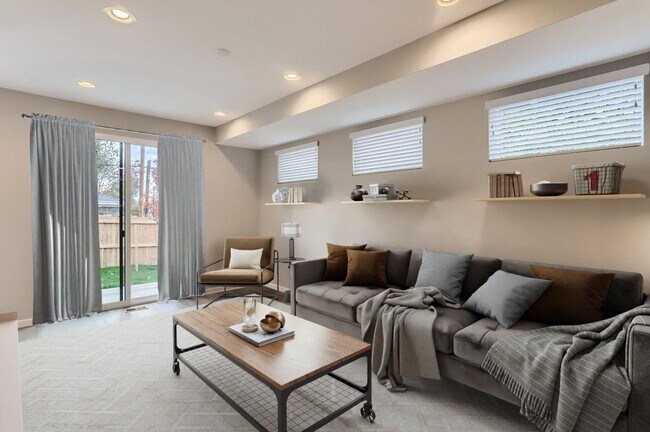 Building Photo - Modern 5 Bedroom Home for Rent!