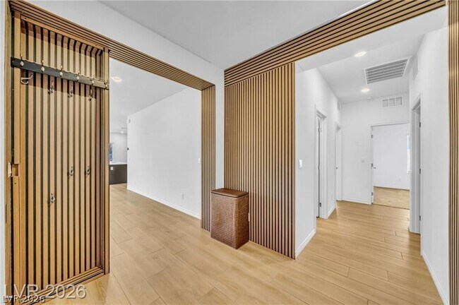 Foto del edificio - 2706 Song Pt Ave