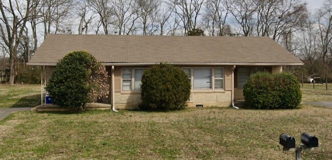 Building Photo - 1607 E Blairmont Dr