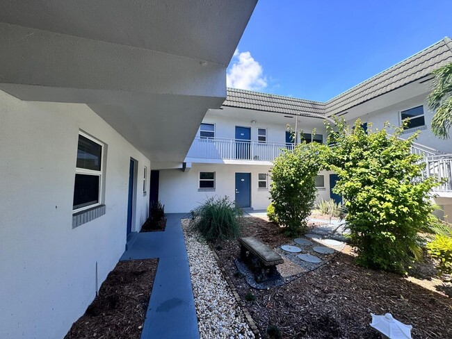 Building Photo - Spacious and modern 1-bedroom, 1-bathroom unit available for rent in the heart of Fort Lauderdale.