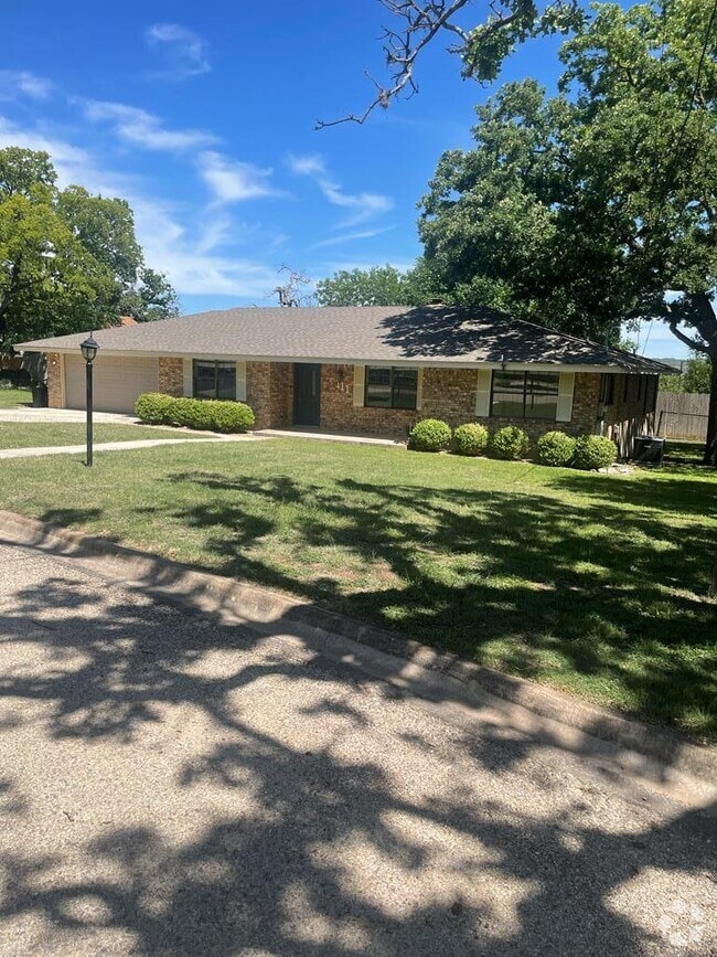 Building Photo - 111 Wild Timber Dr