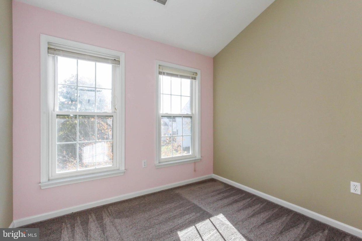 Foto principal - 9143 Carriage House Ln