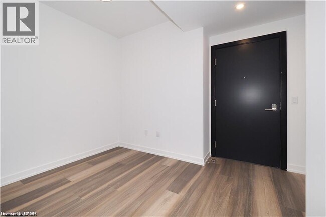 Photo du bâtiment - 15 Wellington St S