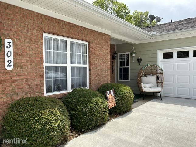 Building Photo - 3 br, 2 bath House - 302 Commonwealth Circle