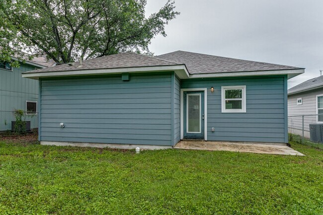 Building Photo - 423 Channing Ave