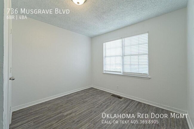 Foto del edificio - 736 Musgrave Blvd