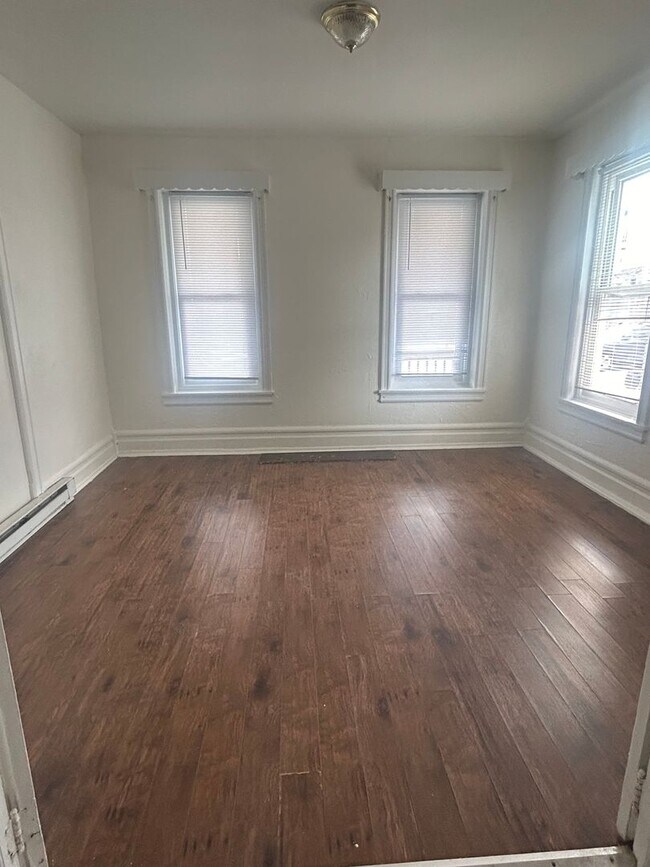 Foto del edificio - 533 Cedar St