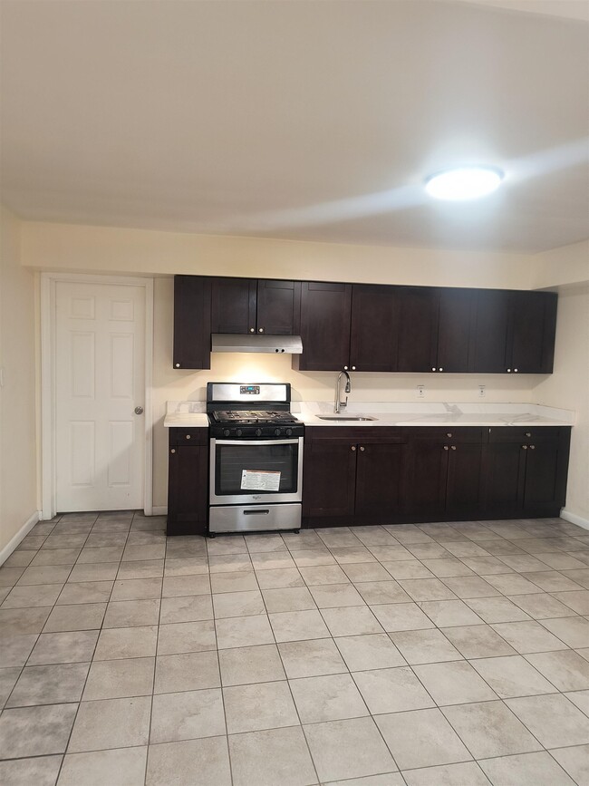 Building Photo - 6105 Meadowview Ave