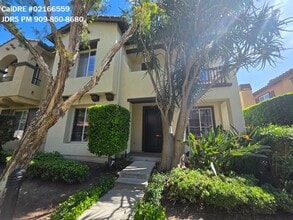 Building Photo - 71 Wonderland