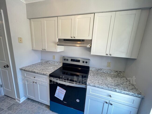 Foto del edificio - 7123 Meadow Park Ave