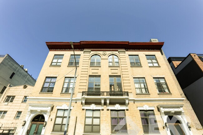 Building Photo - 949 Willoughby Ave