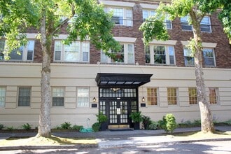 Building Photo - 1928 SW Laurel St