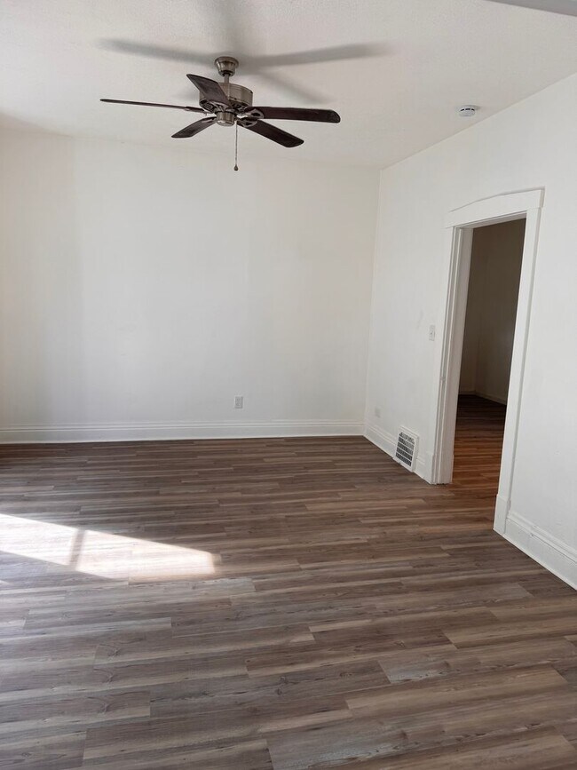 Foto del edificio - 534 S Oakland Ave