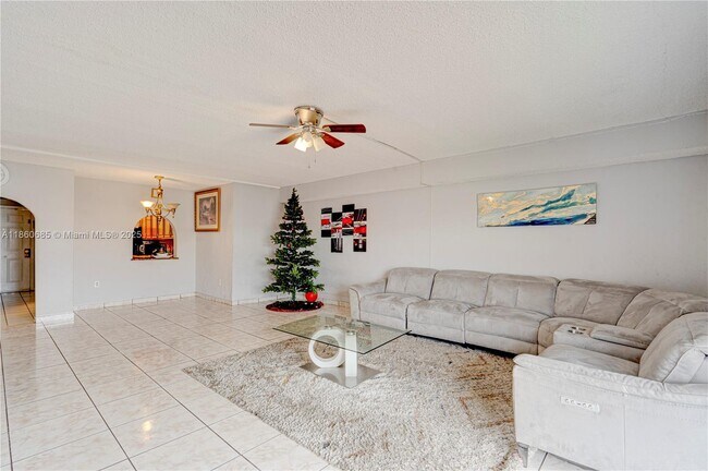 Foto del edificio - 301 NW 177th St