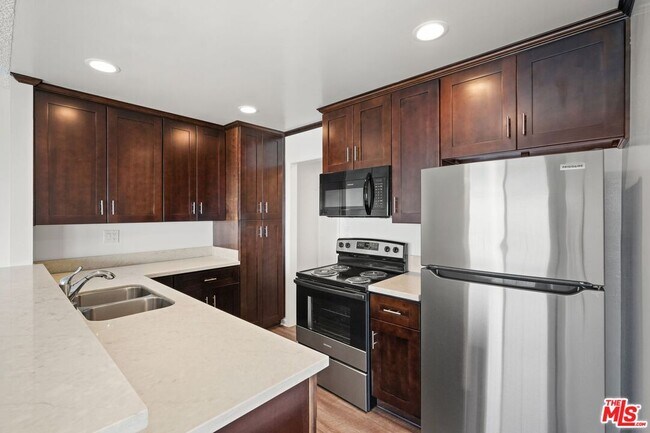 Building Photo - 18000 Coastline Dr