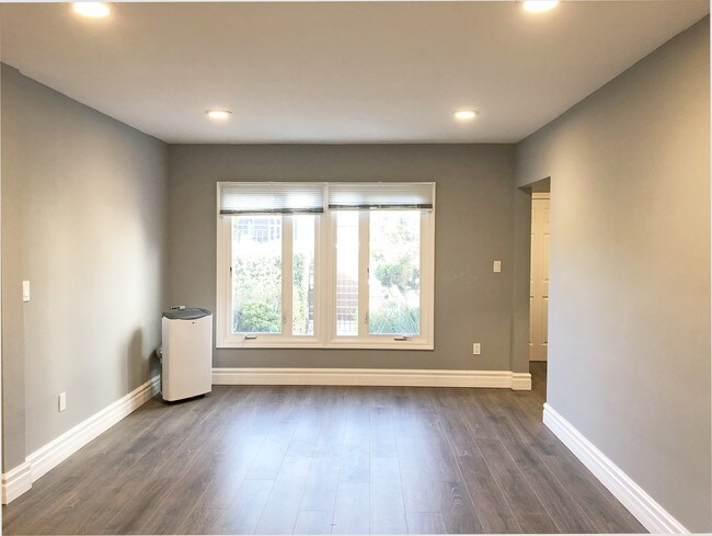 Foto del edificio - 402 S Robertson Blvd