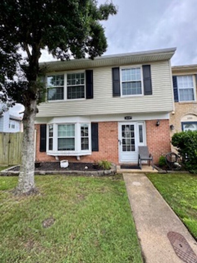 Foto principal - Beautiful 4 Bedroom Townhome