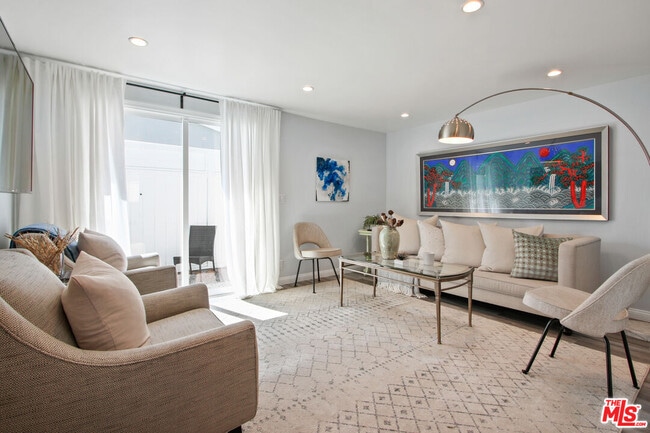 Building Photo - 6438 Rhea Ave