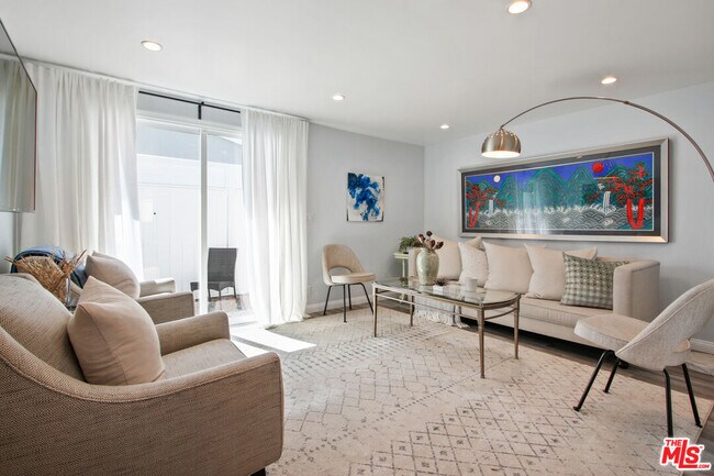 Foto del edificio - 6438 Rhea Ave