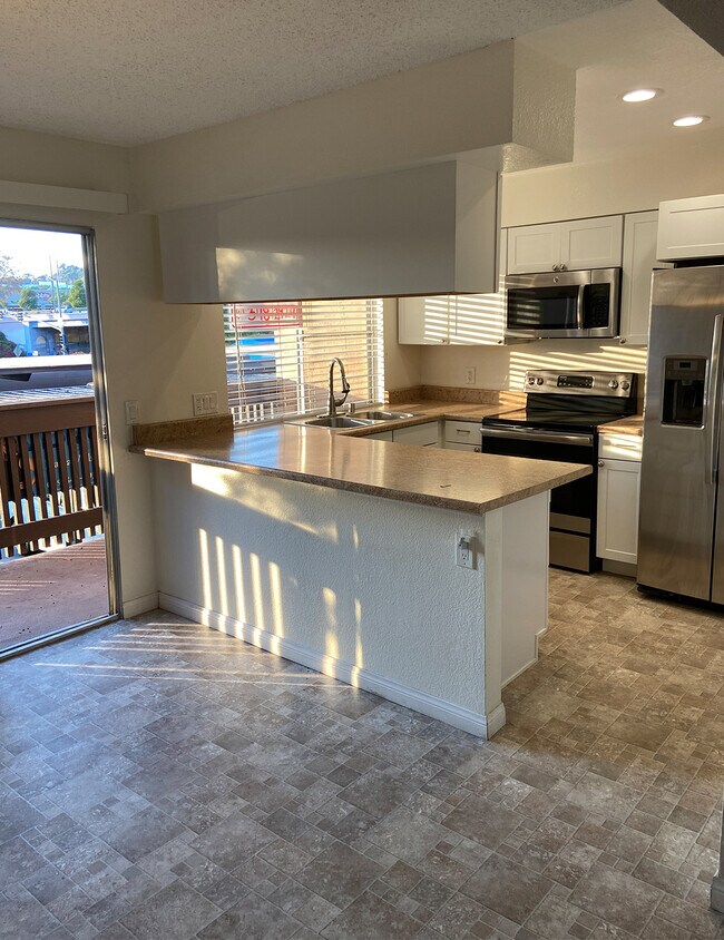 Kitchen - 7930 Mission Center Ct