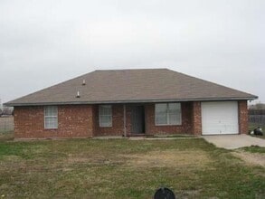 Building Photo - 438 Green Acres Dr