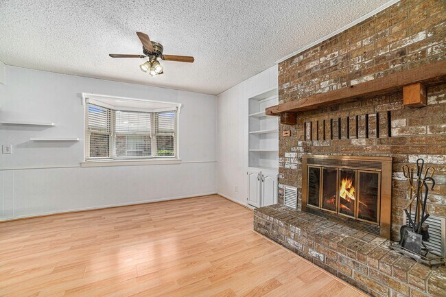 Foto del edificio - Beautifully crafted 3-2-2 home in the Gree...