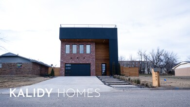 Building Photo - 605 N Idaho Ave