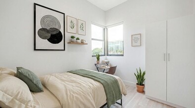 Building Photo - 626 NW 11th Ave