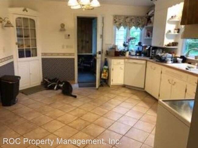 Building Photo - 3 br, 1.5 bath House - 100 Elmwood Ave