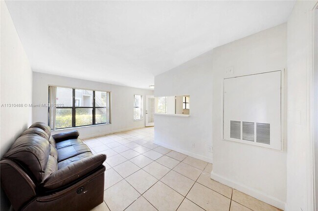 Foto del edificio - 8733 NW 39th St
