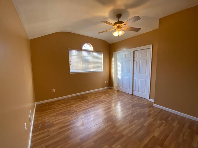 Foto del edificio - 2184 S Railroad Ave