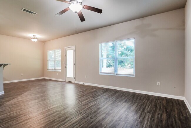 Building Photo - 1871 Simmons Ln