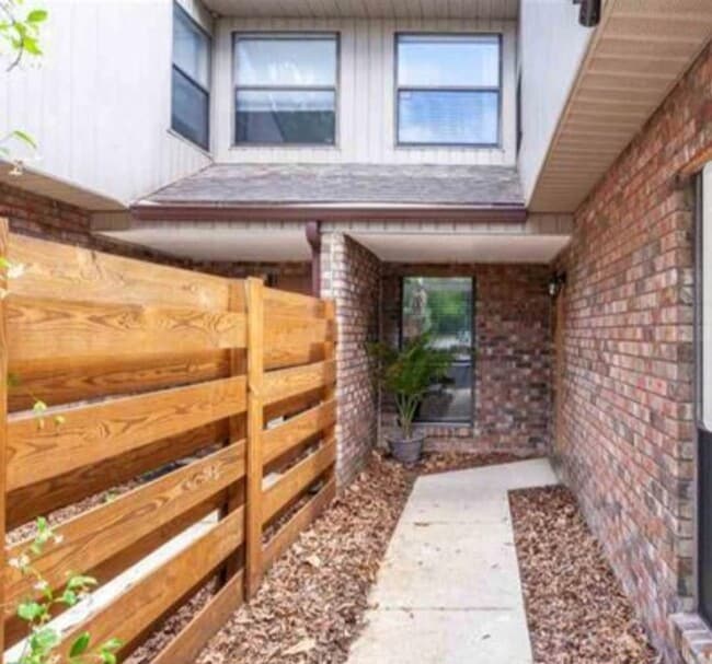 Building Photo - 5431 NW 33rd Pl