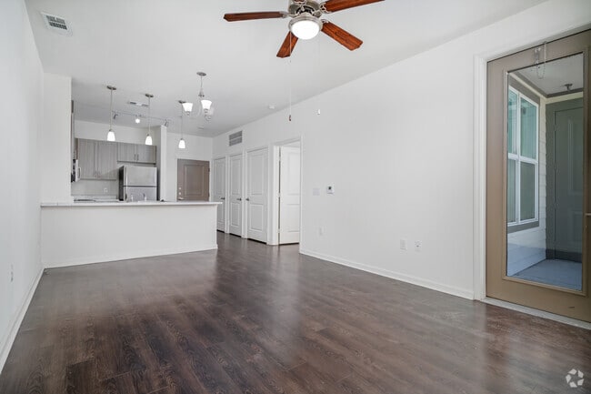 1BR, 1BA - 675SF - LIving Room - El Sereno