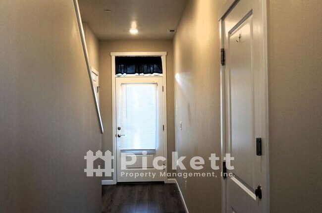 Building Photo - 3 Bedroom Home in Bremerton