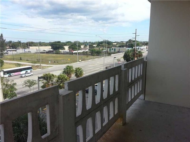 Foto del edificio - 15600 NW 7th Ave