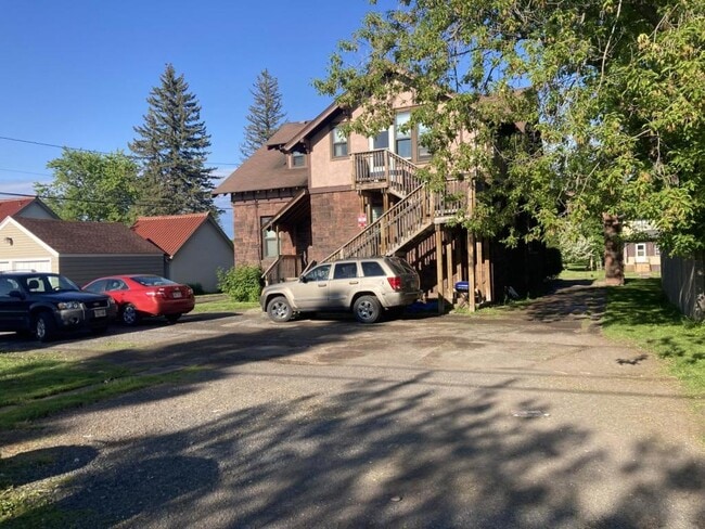 Building Photo - 2115 Hughitt Ave
