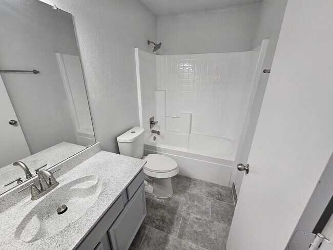 Foto del edificio - 919 Crestwood Dr